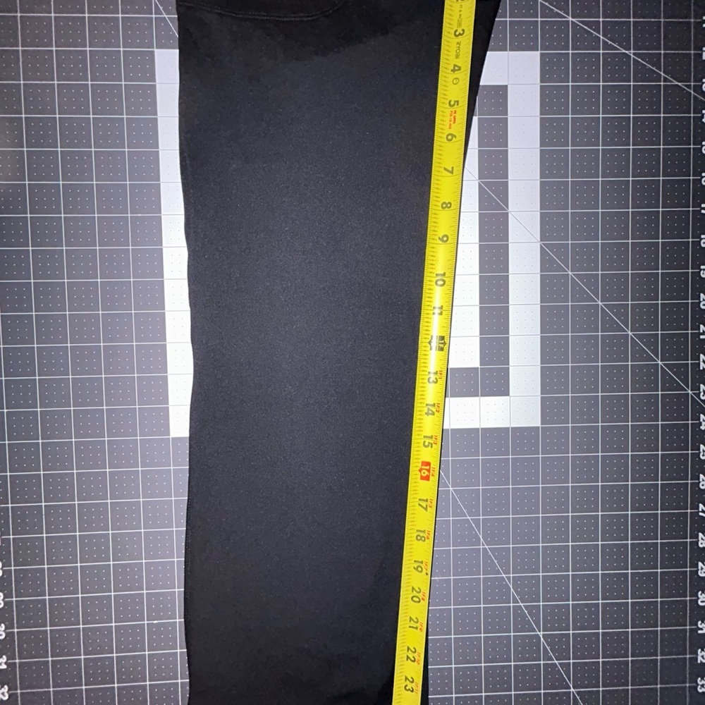 Mondetta Charcoal Drawstring Capris NWT - image 6